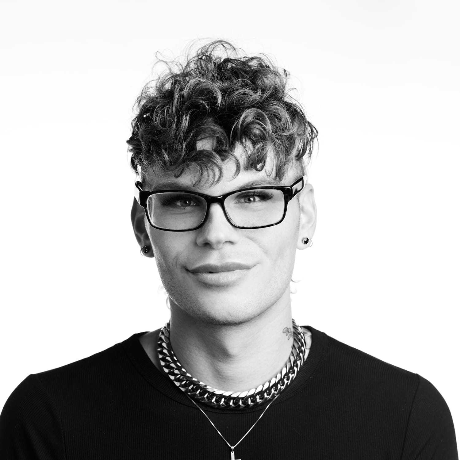 Portrait of Markus, a professional stylist at Izzazu Salon, showcasing their expertise and style.