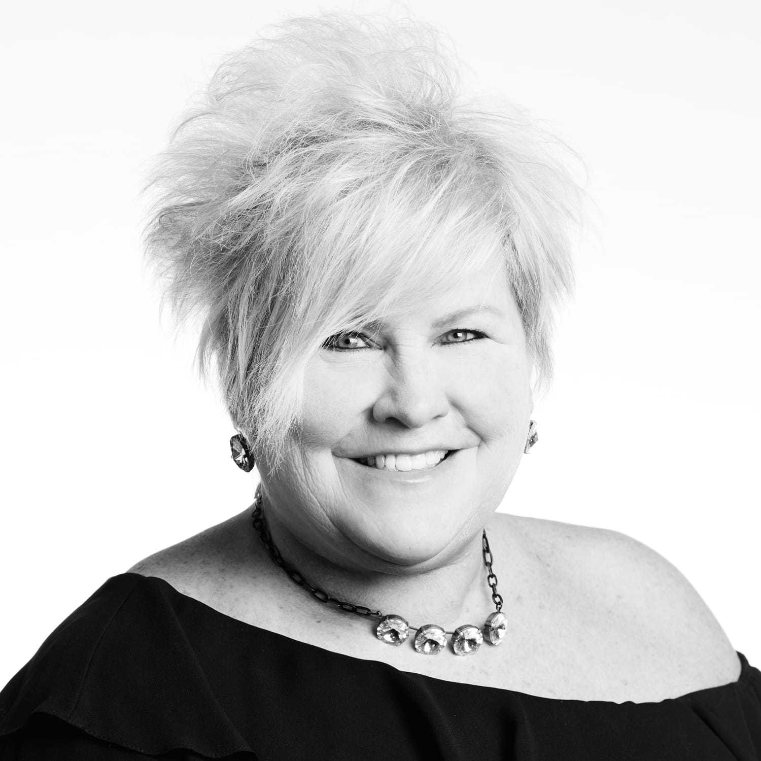 Portrait of Paula, a professional stylist at Izzazu Salon, showcasing their expertise and style.