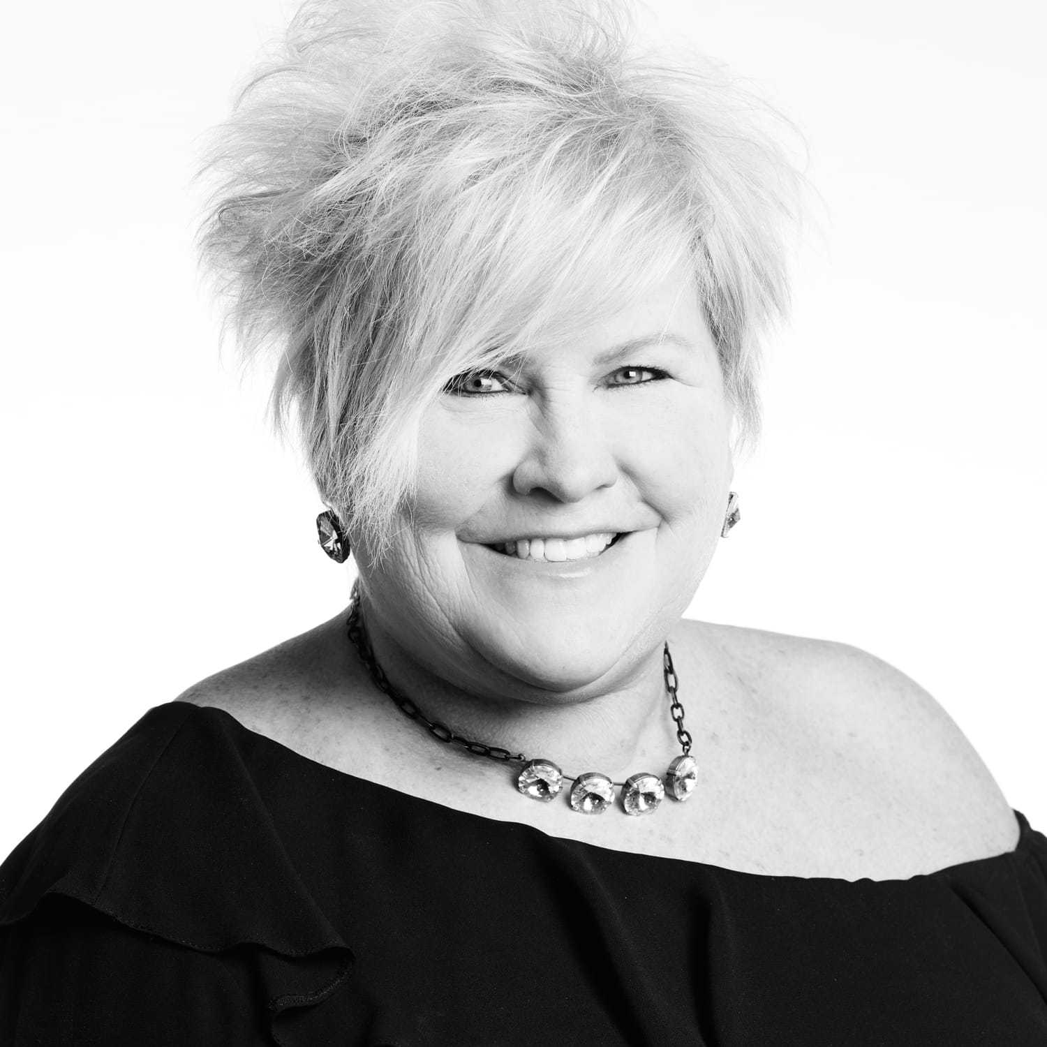 Portrait of Paula, a professional stylist at Izzazu Salon, showcasing their expertise and style.