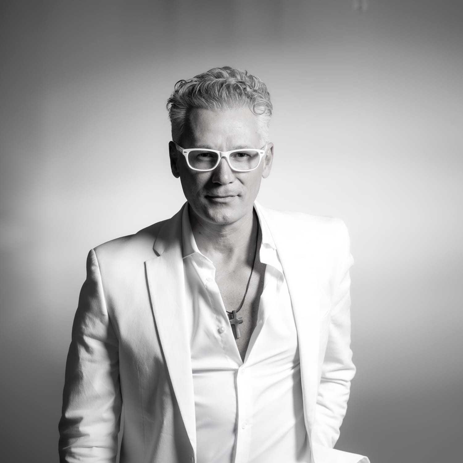 Portrait of Gino Chiodo, a professional stylist at Izzazu Salon, showcasing their expertise and style.