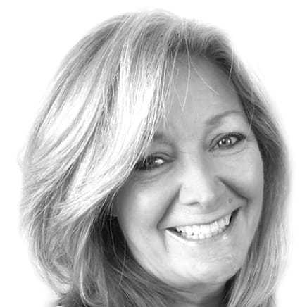 Portrait of Laura, a professional stylist at Izzazu Salon, showcasing their expertise and style.