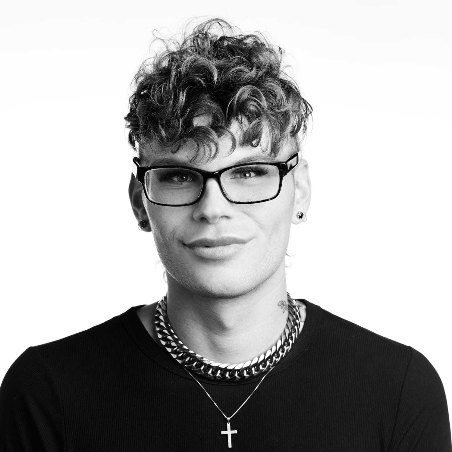 Portrait of Markus, a professional stylist at Izzazu Salon, showcasing their expertise and style.